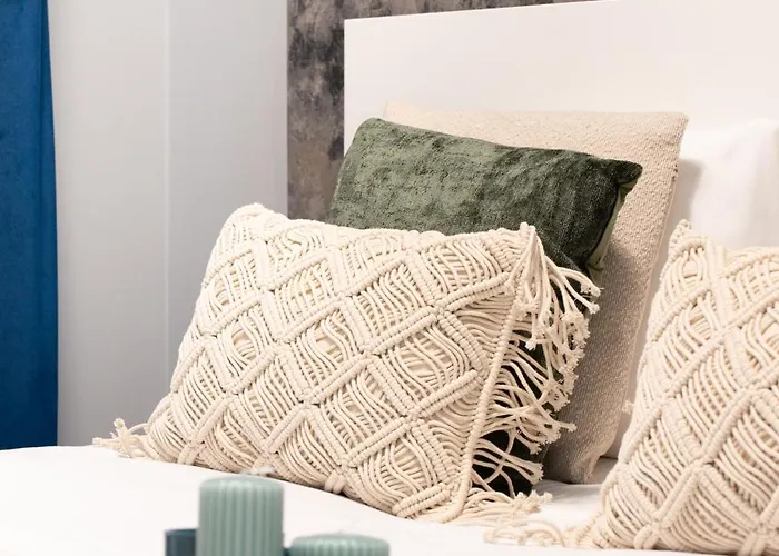 Pure Premium - Free Parking & Ac Aparthotel