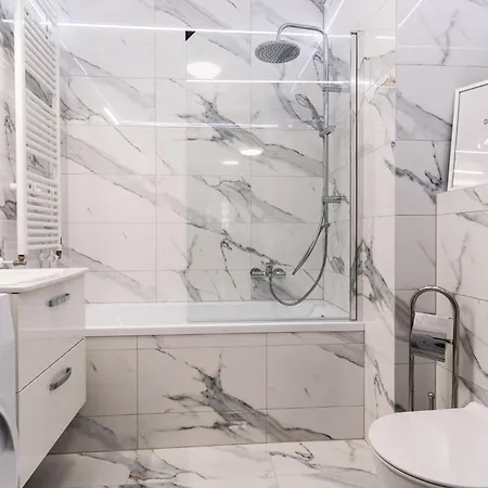 Pure Premium - Free Parking & Ac Breslau