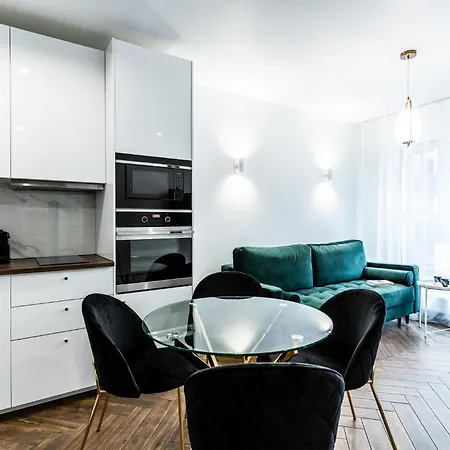 Aparthotel Pure Premium - Free Parking & Ac 4*