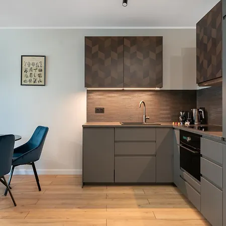 Aparthotel Pure Premium - Free Parking & Ac 4*