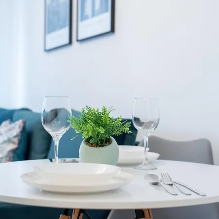 Pure Premium - Free Parking & Ac Aparthotel