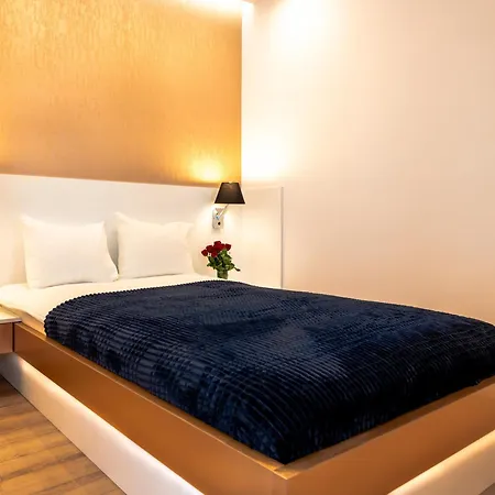 Pure Premium - Free Parking & Ac 4* Breslau