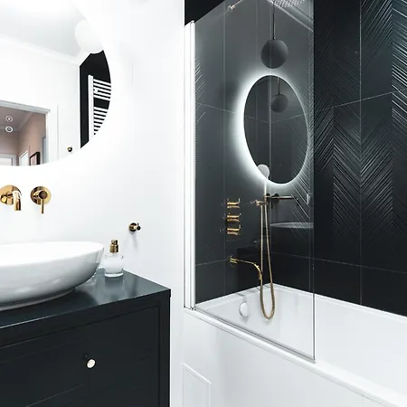 Pure Premium - Free Parking & Ac Breslau