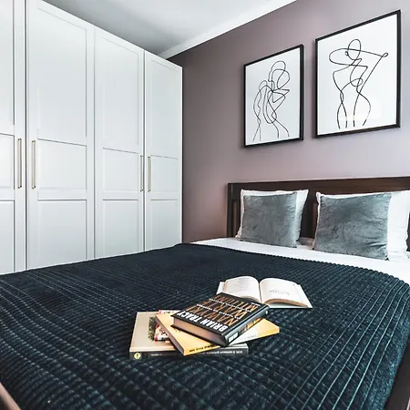 Pure Premium - Free Parking & Ac Aparthotel Breslau