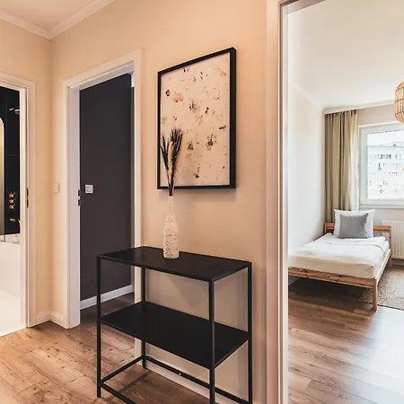 Pure Premium - Free Parking & Ac 4* Breslau