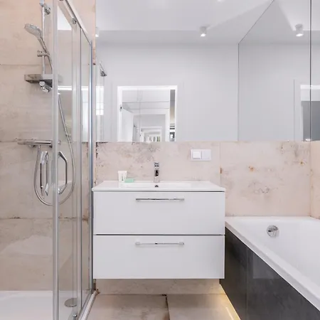 Aparthotel Pure Premium - Free Parking & Ac 4*