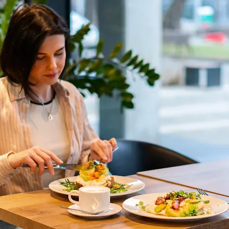 アパートホテル Pure Premium - Free Parking & Ac ヴロツワフ