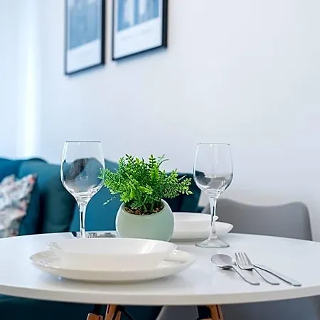 Pure Premium - Parking Free Apartahotel Breslavia