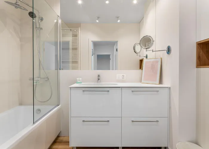 Pure Premium - Free Parking & Ac Wroclaw