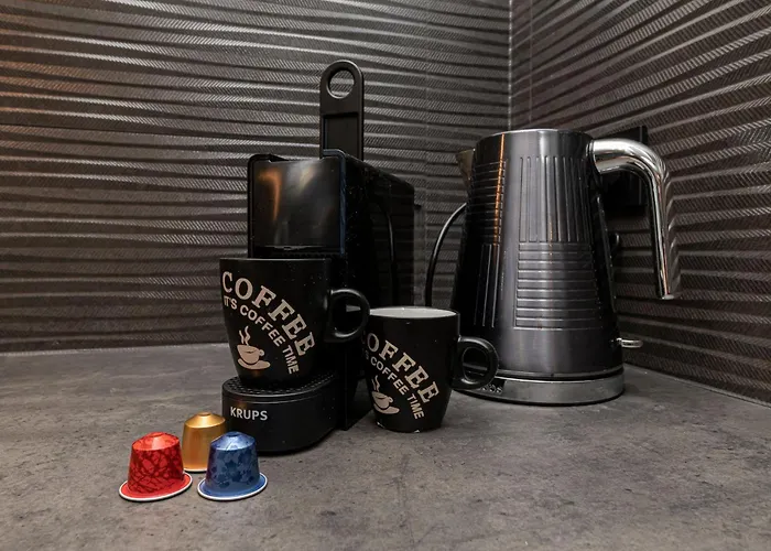 Pure Premium - Free Parking & Ac アパートホテル 4*