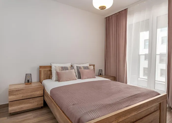 Pure Premium - Free Parking & Ac Aparthotel