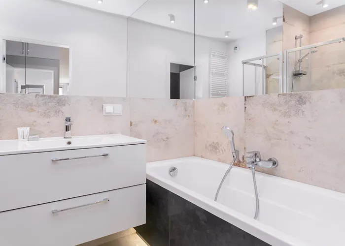 Pure Premium - Free Parking & Ac 4* Wroclaw